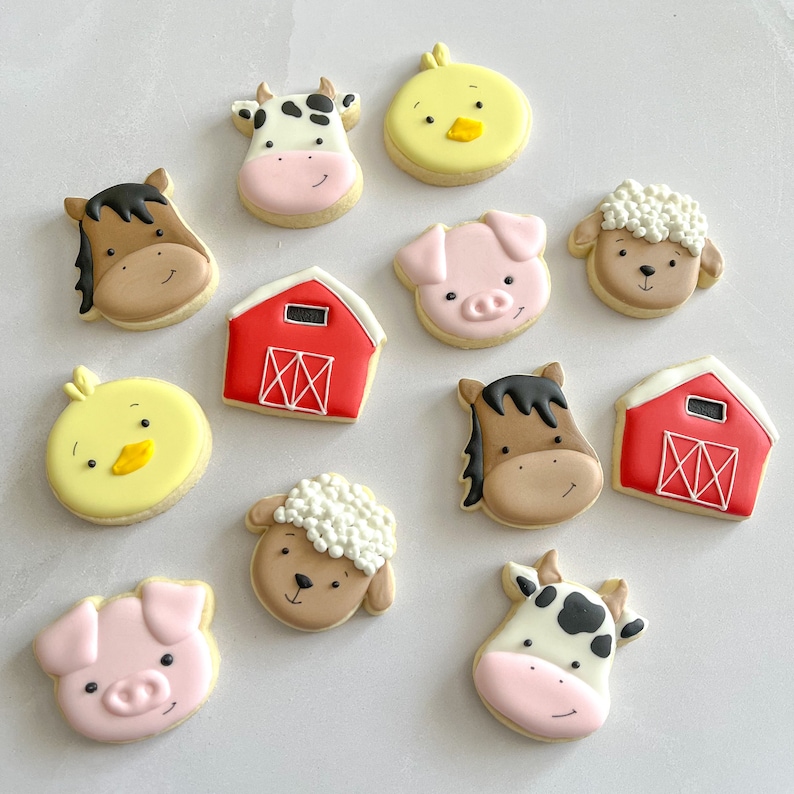 Puede incluir: Un conjunto de diez galletas de az&uacute;car decoradas con animales de granja, un granero y un cerdo. Las galletas est&aacute;n decoradas con glaseado de colores y tienen detalles como ojos, narices y pezu&ntilde;as.