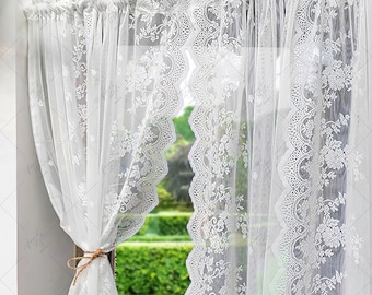 en dentelle transparente blanche fleurie pour le salon | à panneaux en dentelle shabby chic | Rideaux transparents courts avec passe-tringle