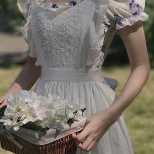 Tablier de style victorien avec détails en dentelle | Tablier brodé en coton blanc | Tablier de bonne à la française | Tabliers de jardin | Tablier de cuisine pour femme