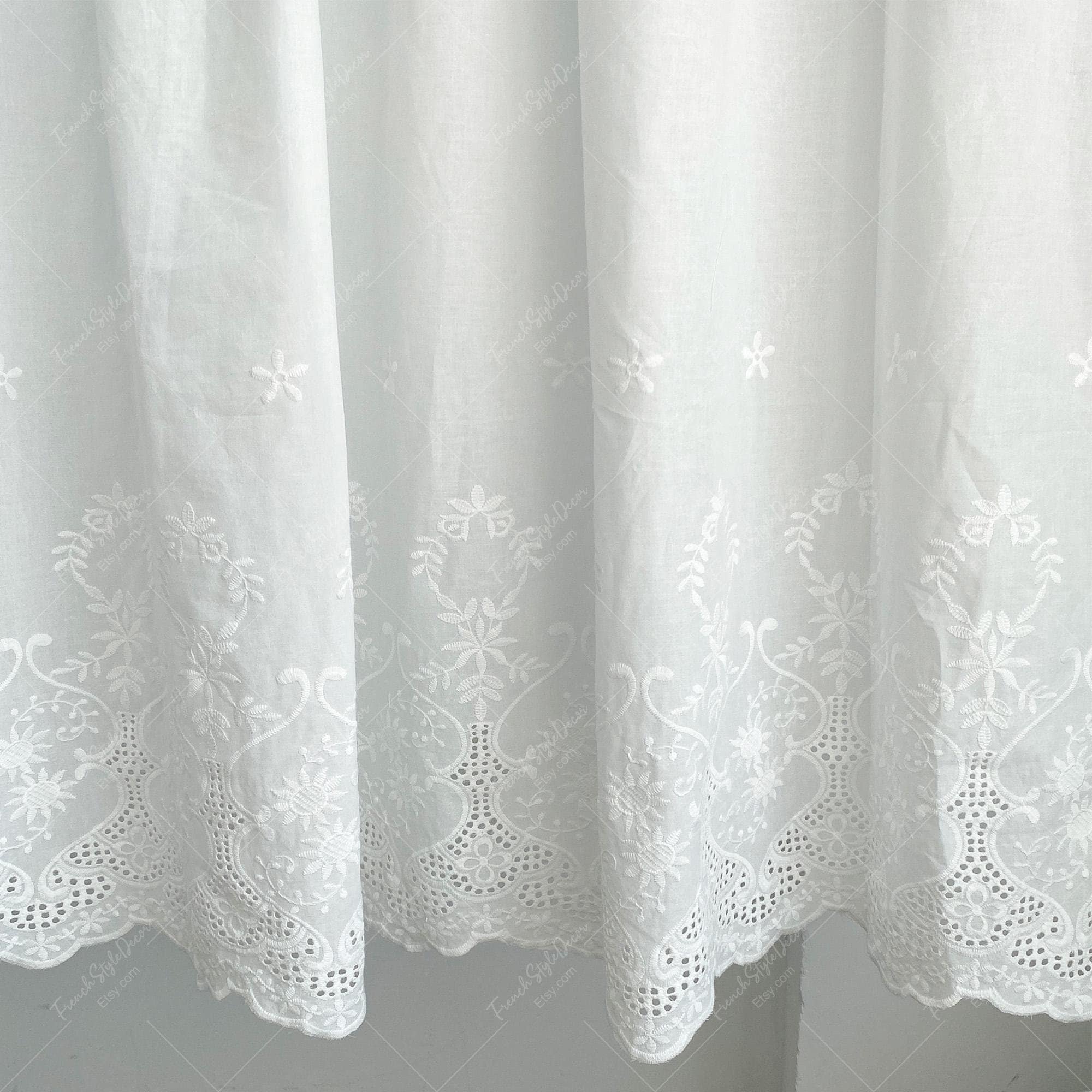 Voilage brodé en dentelle : demi-rideau de cuisine en coton blanc avec passe-tringle