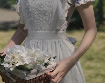 Delantal victoriano de algodón blanco bordado con encaje