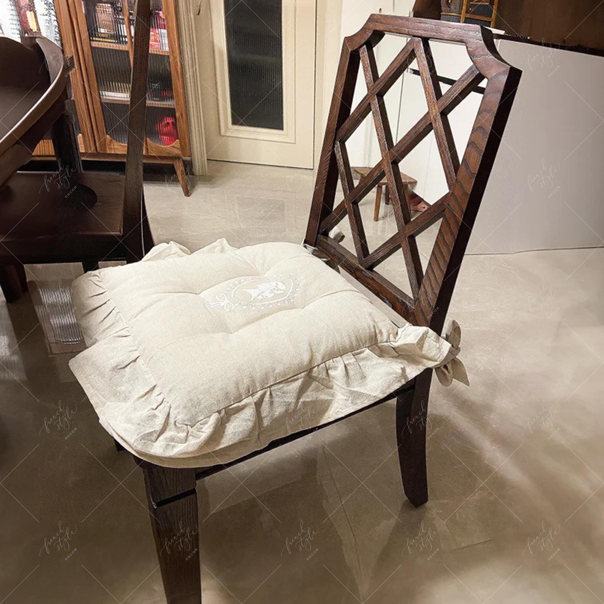 フローラルパターン アンティークチェア Vintage floral chair - Etsy 日本