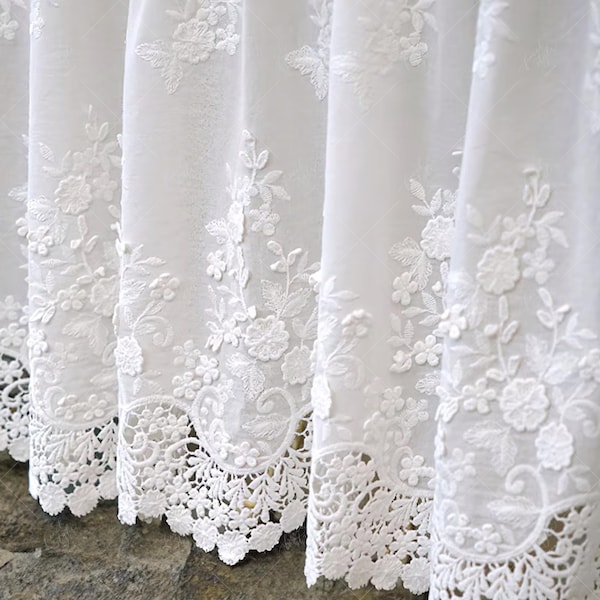 Cortina de café con encaje floral: cortina de gabinete bordada con borde festoneado