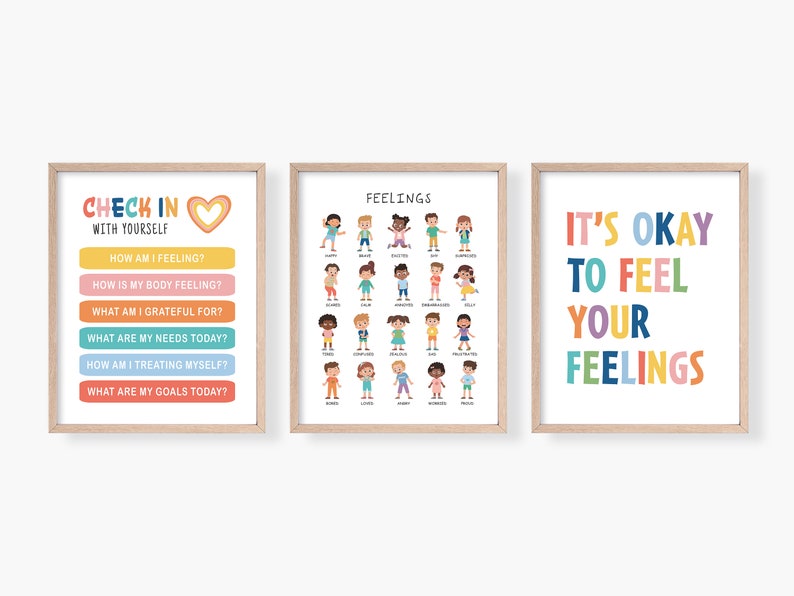 Pode incluir: Tr&ecirc;s cartazes imprim&iacute;veis com texto e ilustra&ccedil;&otilde;es coloridas. O primeiro cartaz diz "Check in with yourself" e tem uma lista de perguntas para ajudar na autorreflex&atilde;o. O segundo cartaz diz "Feelings" e tem ilustra&ccedil;&otilde;es de crian&ccedil;as expressando diferentes emo&ccedil;&otilde;es. O terceiro cartaz diz "It's okay to feel your feelings".