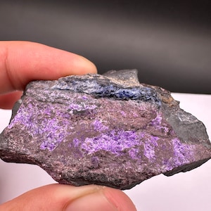 91-gram Natural sugilite specimen very attractive  piece of sugilite (Two in one) blue and purple sugilite on matrix