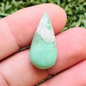 Teardrop Variscite Cabochon: AAA+ Grade Loose Gemstone (26x13x7mm)