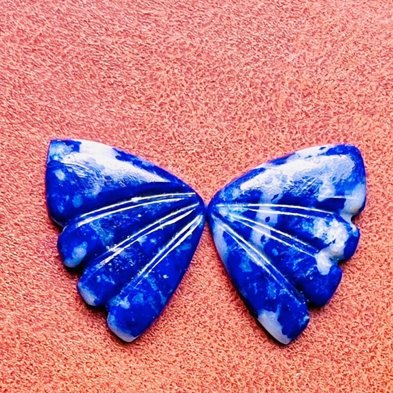 彫刻されたラピスラズリの蝶の羽のペア：ルースジェムストーン