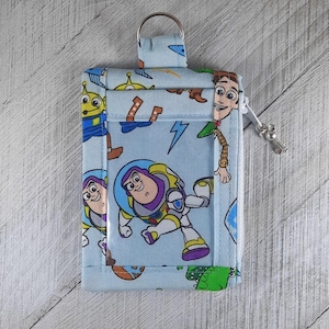 Estuche para identificación/portadocumentos/cartera pequeña de Toy Story de Disney Pixar, Woody, Buzz Lightyear, extraterrestres/Hombrecitos verdes