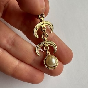 Vintage Gold Tone Pendant Charm Moon Pearl