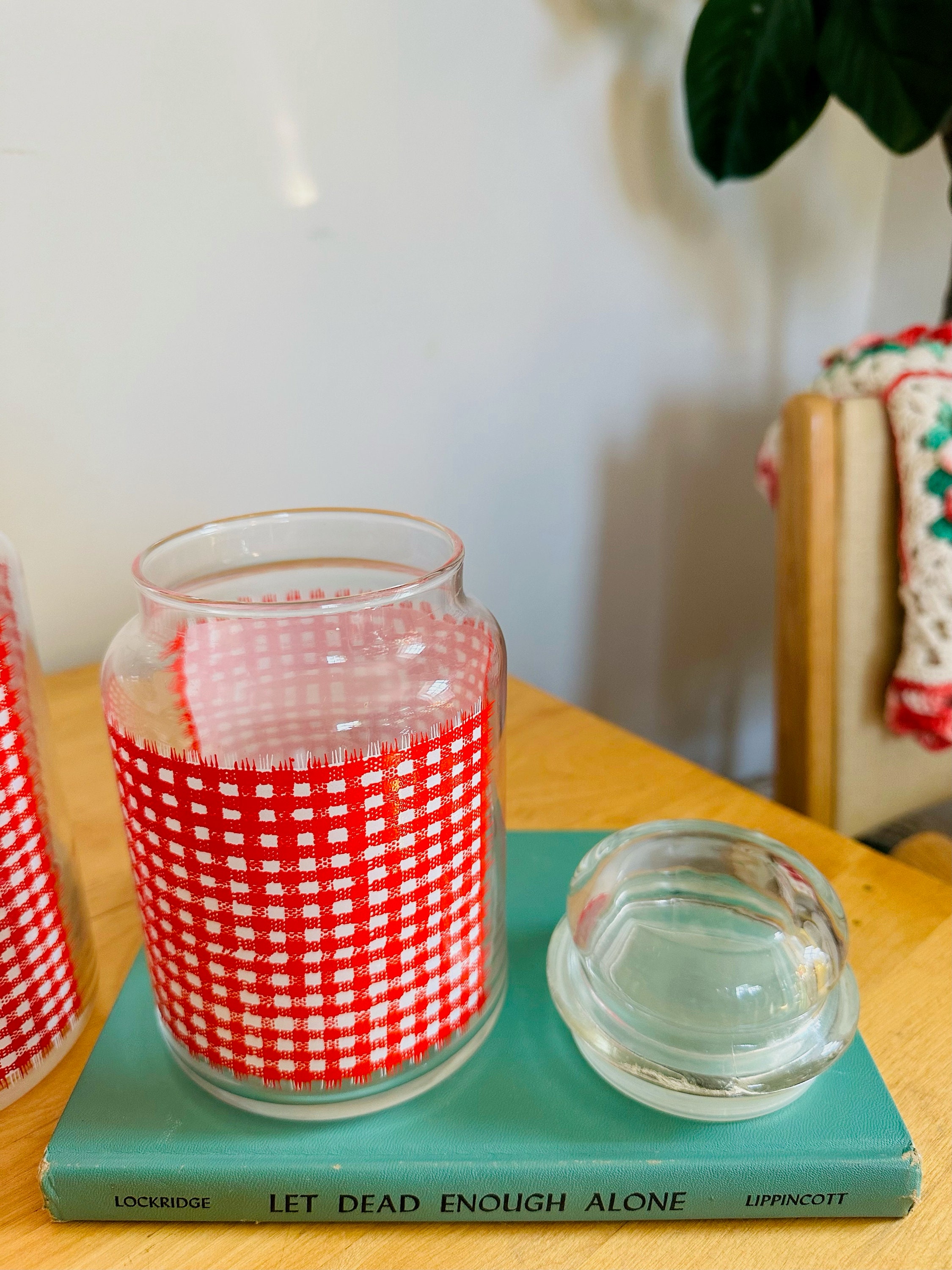 ヴィンテージガラスキャニスターセットのペア。赤と白の透明キッチン