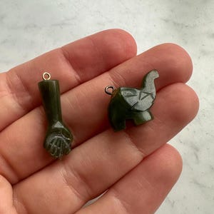 Vintage Jade Pendant Elephant Pendant Fist Pendant Antique Jewels Vintage Jewels Jewelry Pendant Green Stone