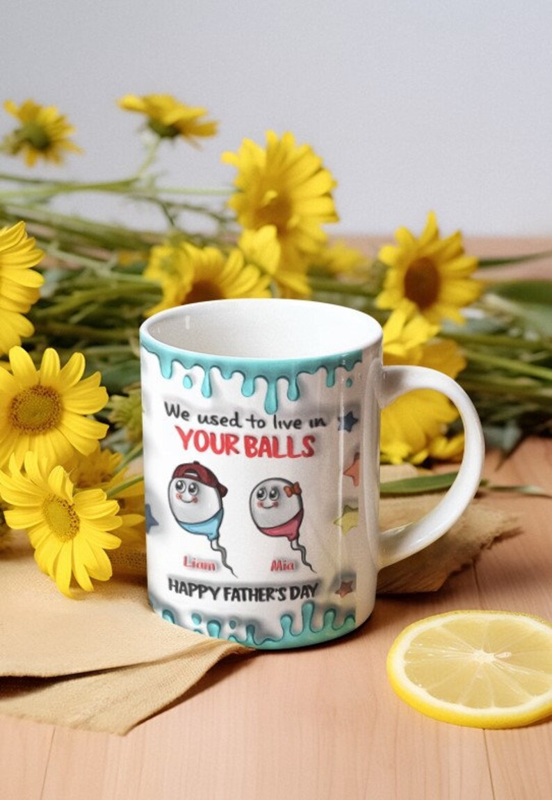 We Live In Your Balls-mok, gepersonaliseerde Vaderdagmok, grappig Vaderdagcadeau, grappig cadeau voor papa, mok papa, verjaardagscadeau afbeelding 3