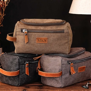 Trousse de toilette de voyage personnalisée pour homme, trousse de toilette personnalisée, kit Dopp gravé, trousse de toilette en toile, cadeau de Saint-Valentin pour lui, cadeaux de garçon d'honneur