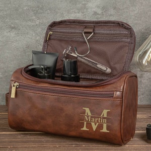 Personalized Men's Leather Toiletry Bag, Groomsmen Gifts, Engraved Dopp Kit, Gift for Him, Travel Toiletry Bag, Men's Leather Accessory
