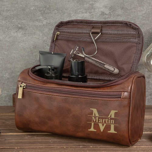 Personalized Men's Leather Toiletry Bag, Groomsmen Gifts, Engraved Dopp Kit, Christmas Gift for Him, Travel Toiletry Bag, Leather Accessory