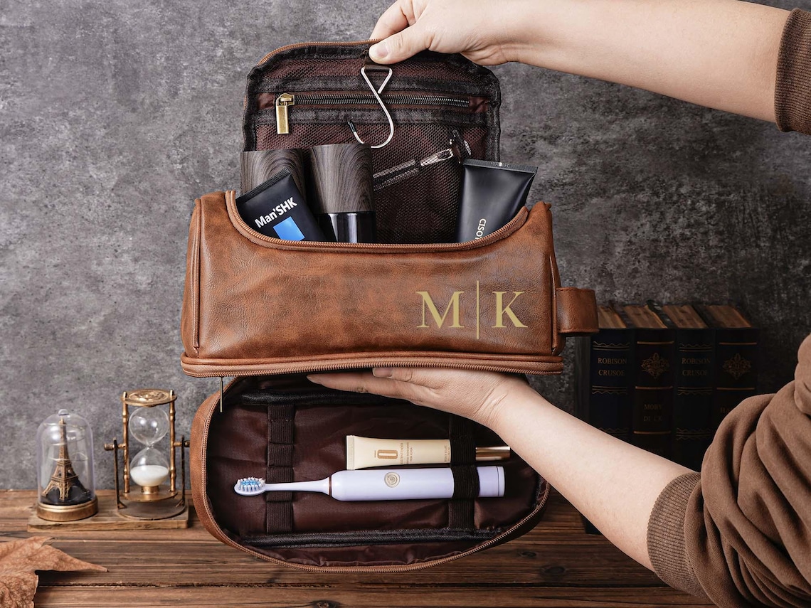 Personalized Mens Leather Toiletry Bag Dopp Kit Groomsmen Gifts Anniversary Gift for Him Travel Toiletry Bag Mens Leather Accessory