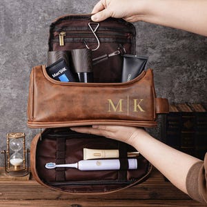 Personalized Men&#39;s Leather Toiletry Bag, Dopp Kit, Groomsmen Gifts, Anniversary Gift for Him, Travel Toiletry Bag, Men&#39;s Leather Accessory