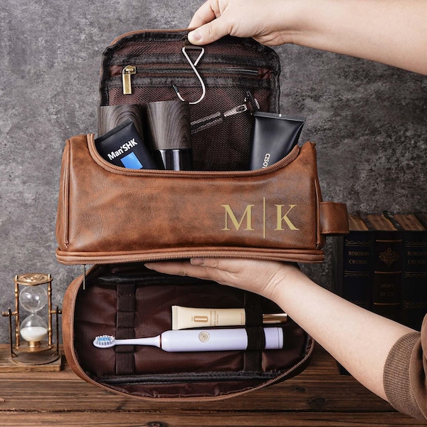 Personalized Men's Leather Toiletry Bag, Dopp Kit, Groomsmen Gifts, Anniversary Gift for Him, Travel Toiletry Bag, Men's Leather Accessory