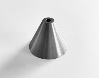 Cono in acciaio inox alto 32 mm, diametro base 44 mm, con foro