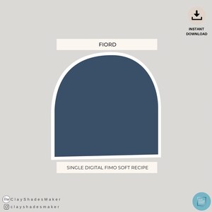 Könnte beinhalten: Digitale Rezept für eine Fimo Soft-Tonfarbe namens "Fiord". Die Farbe ist ein tiefes Blau. Das Bild zeigt einen einzelnen Farbmuster in Form eines Bogens. Der Text "FIORD" befindet sich über dem Muster und "SINGLE DIGITAL FIMO SOFT RECIPE" unter dem Muster.