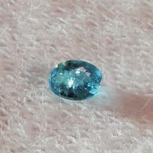 Beautiful Brazilian Paraiba Tourmaline / Eye Clean Oval Shape 3.4mm x 2.8mm / 0.18ct/ Batalha Mine, Brazil. Very Rare Gem!!