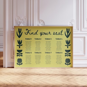 Peut inclure: Un plan de table encadré avec un fond jaune et du texte vert foncé. Les mots "Find your seat" sont en haut. Le tableau répertorie les noms sous les titres "Table 1" à "Table 8". Des éléments floraux décoratifs sont sur les côtés.
