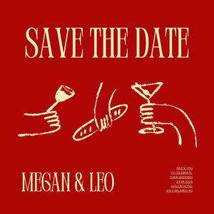 Peut inclure: Une invitation de mariage rouge avec l'inscription "SAVE THE DATE" en lettres cr&egrave;me. Les noms "MEGAN & LEO" sont &eacute;galement pr&eacute;sents. Des illustrations d'un verre &agrave; vin, de pain et d'un verre &agrave; martini sont incluses.