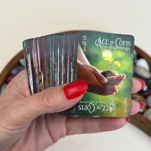 Mini jeu de tarots iN2ITarot Pocket Edition - 78 cartes de tarot avec sens droit et sens inversé. Jeu de tarot idéal pour les voyages par iN2IT