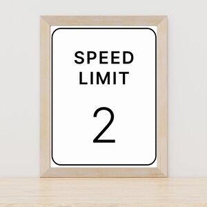 Bewerkbaar maximumsnelheidsbord | Digitaal downloaden | Twee snelle Racing Party