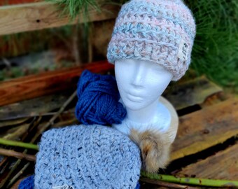 Hand-crocheted hat made from chunky yarn, with faux fur pom-pom, various sizes, tweed or solid color option