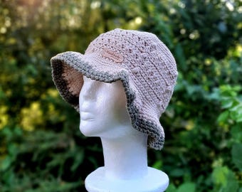 Crocheted summer hat in dark sand and dark olive | Unique piece | Cotton blend | Size M, handmade in Greifswald, Germany, feminine