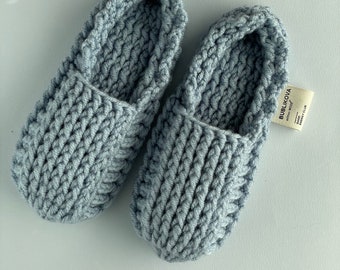 Knitted slippers made of thick yarn with natural wool, slippers for home, warm potted slippers