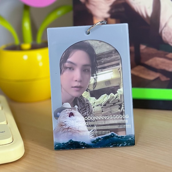 Yoongi Screaming Cat Acrylic Photocard Holder Keychain