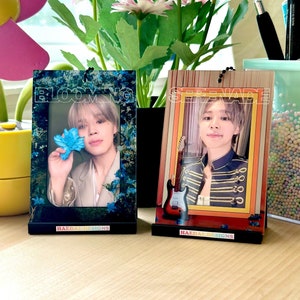 Chaveiro com porta-cartões de acrílico Jimin, 2 versões - Acessório para ídolos do K-pop, presente durável para a musa, pingente colecionável exclusivo para fãs