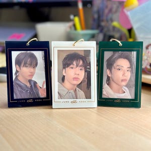 Chaveiro com porta-cartões de acrílico dourado Jungkook - Presente para fãs do BTS, acessório para ídolos do K-pop, item colecionável durável e estiloso