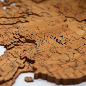 Detaillierte 3D-Holz Weltkarte 160 x 100 cm einfarbig auf Deutsch | Wandbehang | Wanddeko | Geschenkidee | Weihnachtsgeschenk