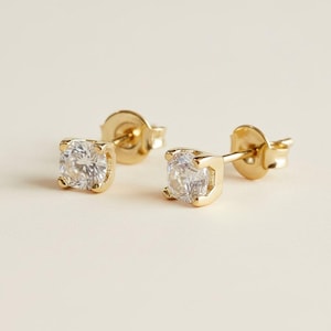 18K Gold Filled Cubic Zirconia Stud Earrings – AAAAA Grade Diamond Alternative