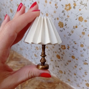 Miniatur Lampenschirm 1:12, Puppen Lampenschirm, Lampen für ein Puppenhaus, Miniatur Tischlampe