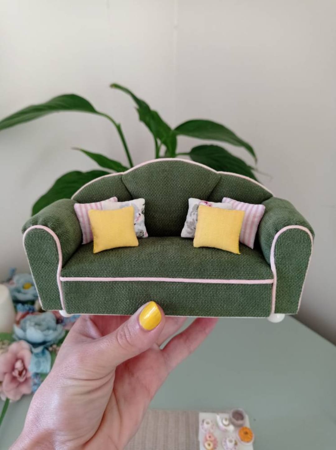 Миниатюрный диван 1:12, кукольный диван, миниатюрный зеленый диван. - Etsy