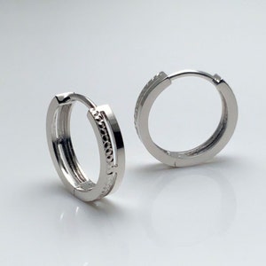 Platinum Earring Pt950 Earring Single Stamped Pattern Hollow Out Platinum Hoop Earring for Unisex Earring for Women Earring for Men