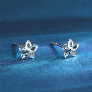Solid Platinum Earrings Pt950 Earrings Dainty Laser Cut Hollow out Floral Stud Earrings Hypoallergenic Earrings for Women Earrings for Girls