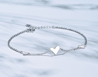 Pulsera de platino Pt950 con dije de corazón: joyería minimalista de amor