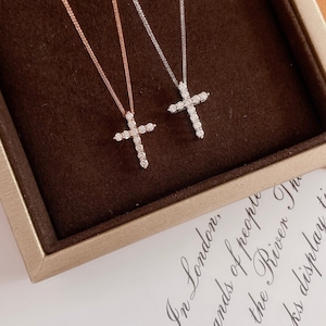 Natural Diamond Necklace 18K Solid Gold Necklace Fine Jewellery Minimalist Cross Pendant Necklace for Women Necklace for Girls Gift for Her