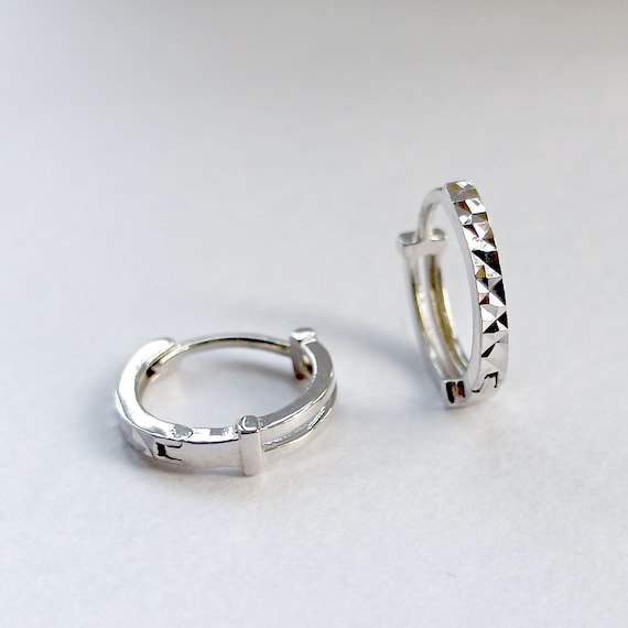 Platinum cartilage earrings deals