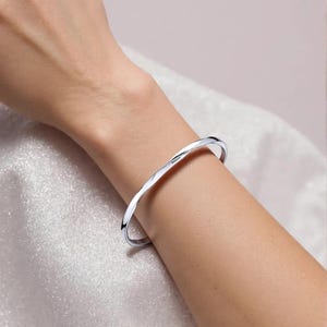 Platinum Bangle Pt950 Mobius Bangle Platinum Twisted Closed Bangle Plain Platinum Bangle Minimalist Bangle for Women Bangle for Her