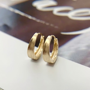 18K Solid Gold Earrings Brushed Texture Earrings Fine Jewellery Minimalist Jewellery Plain Huggies Hoop Earrings for Women Gift for her