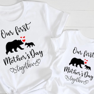 nuestro primer día de la madre svg, mamá baby bear svg, mamá y yo svg, Dxf, Png, Eps, jpeg, Cortar archivo, Cricut, Silueta, Imprimir, Descarga instantánea