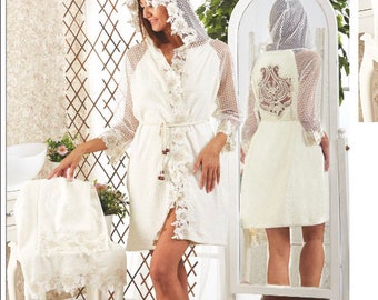 Peignoir en dentelle et ensemble  de serviettes en coton
