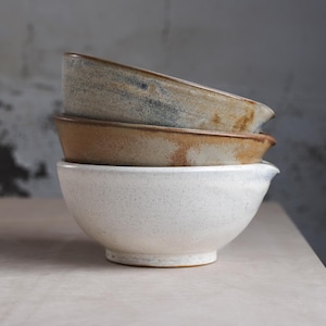 Cuenco de cerámica artesanal para verter – Cerámica torneada para matcha y cocina