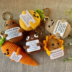 Schlüsselanhänger - Positive Potato - glückliche Kartoffel - Dein Glücksbringer für gute Laune - Geschenkidee - Besondere Geschenke